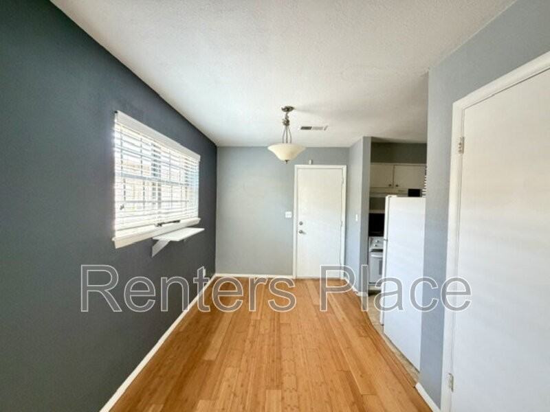 2418 E 59th Ct #4 - Photo 4 of 14