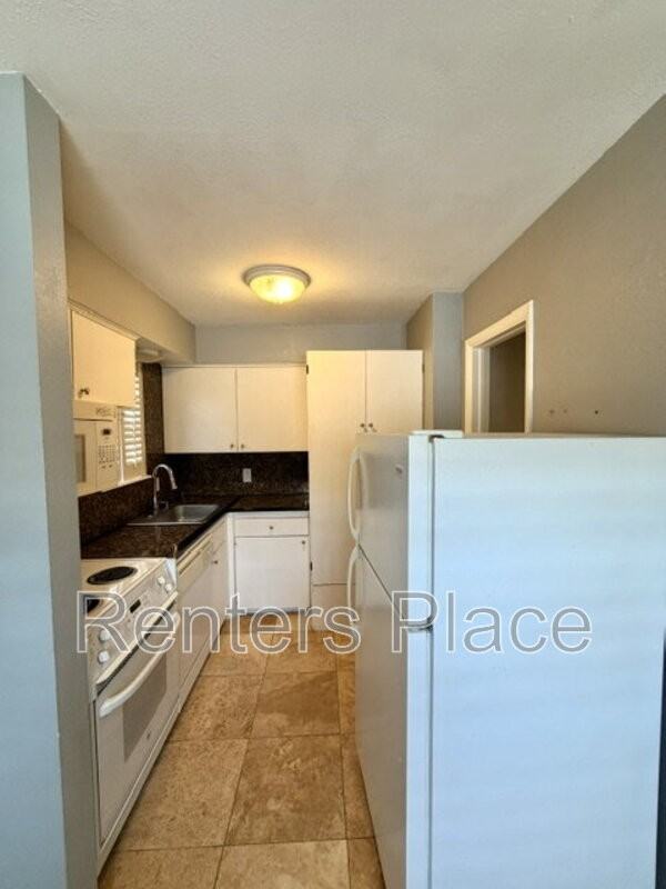 2418 E 59th Ct #4 - Photo 6 of 14