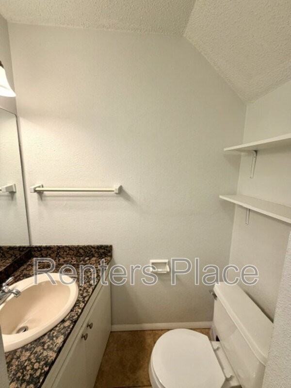 2418 E 59th Ct #4 - Photo 7 of 14