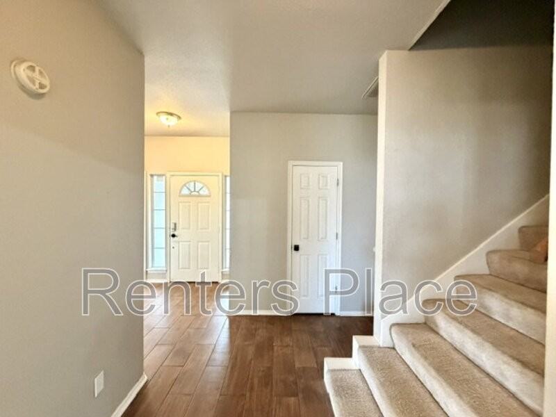 2012 S Aster Ave - Photo 3 of 26