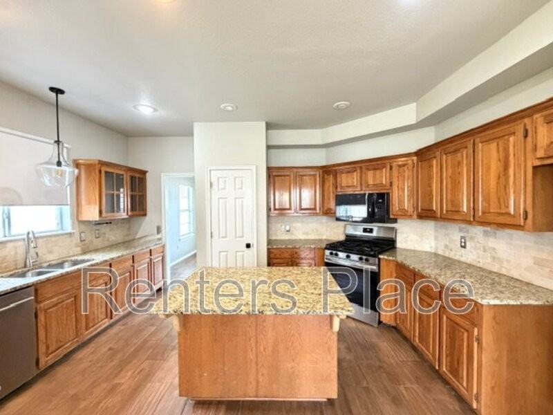 2012 S Aster Ave - Photo 4 of 26
