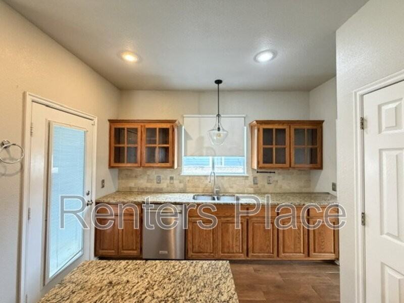 2012 S Aster Ave - Photo 5 of 26