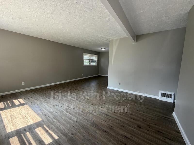 1113 Highmont Dr - Photo 5 of 26