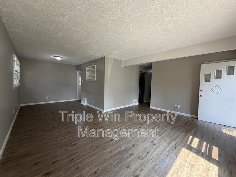 1113 Highmont Dr - Photo 6 of 26