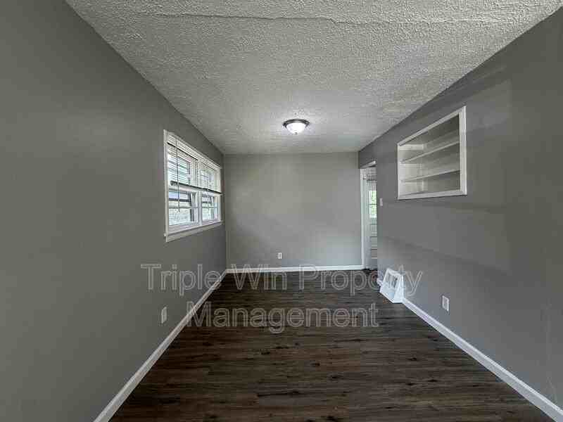 1113 Highmont Dr - Photo 7 of 26