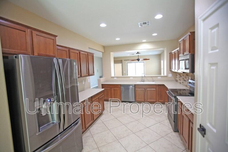 18028 W Golden Ln - Photo 4 of 24
