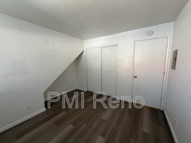 1015 Locust St #C - Photo 6 of 8