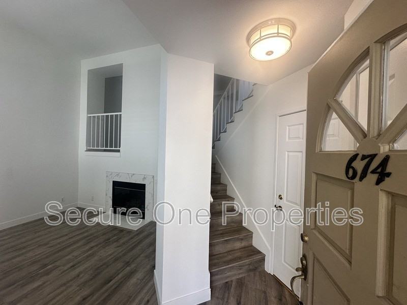 674 Warwick Ave - Photo 2 of 34