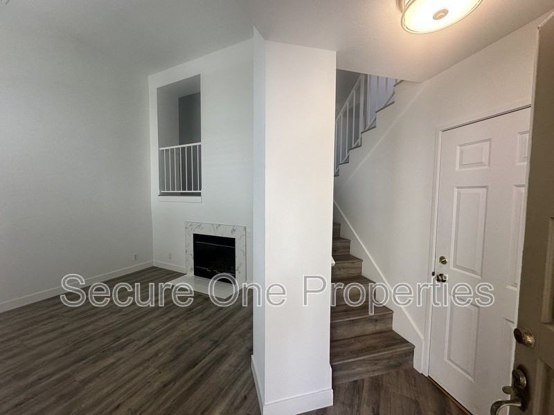 674 Warwick Ave - Photo 4 of 34