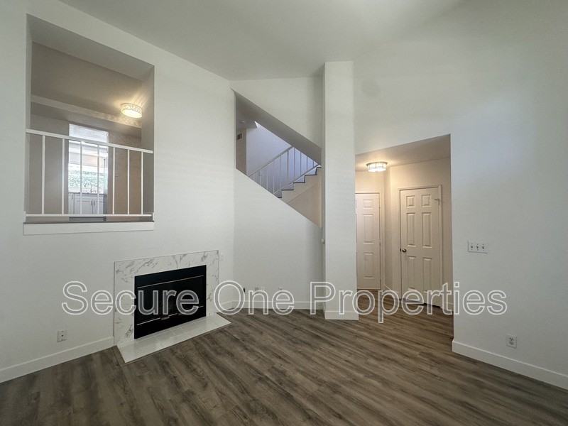 674 Warwick Ave - Photo 5 of 34