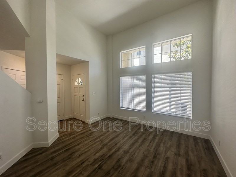 674 Warwick Ave - Photo 6 of 34