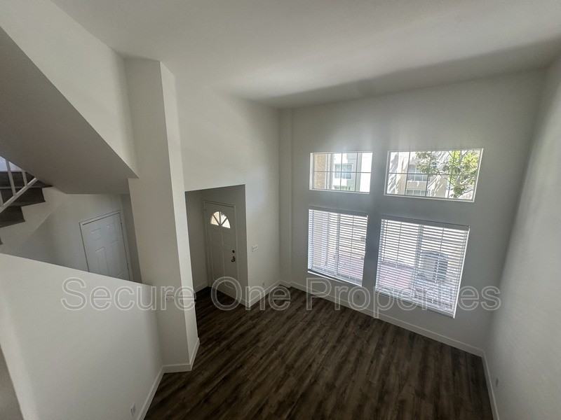 674 Warwick Ave - Photo 7 of 34