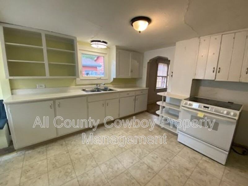 706 S 16th St - Photo 3 of 12