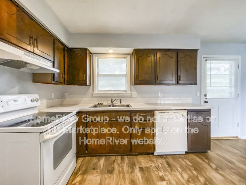 4344 Parallel Pkwy - Photo 7 of 18