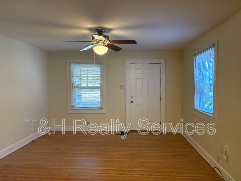 5542 N College Ave - Photo 6 of 23
