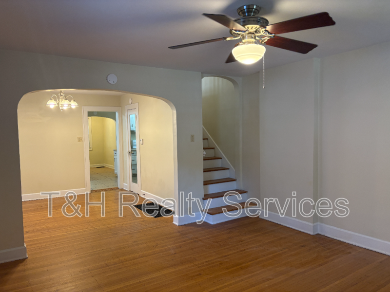 5542 N College Ave - Photo 7 of 23