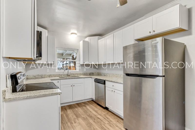 3162 Adams Ave - Photo 5 of 26