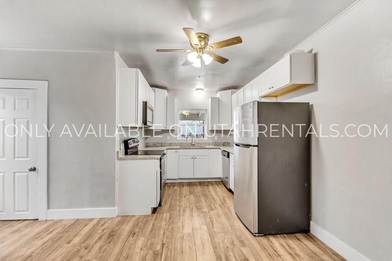 3162 Adams Ave - Photo 6 of 26