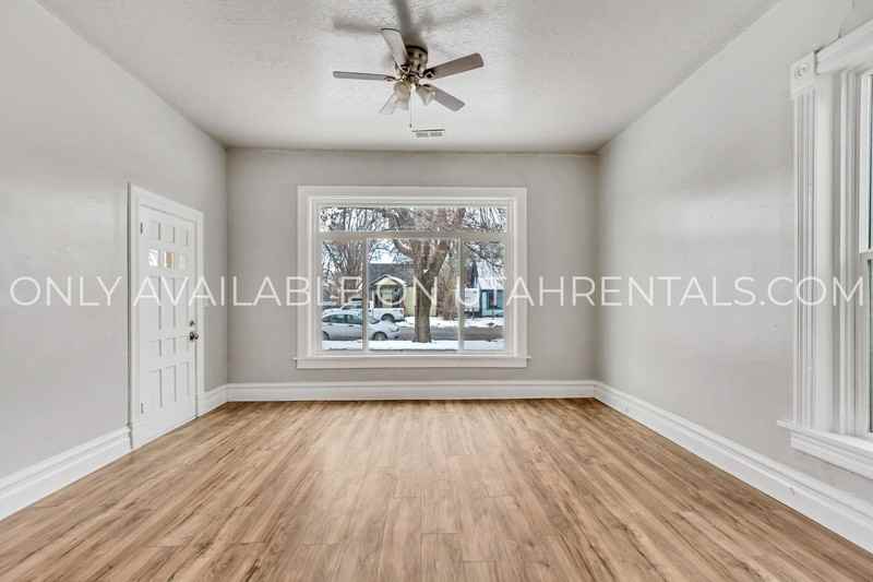 3162 Adams Ave - Photo 4 of 26