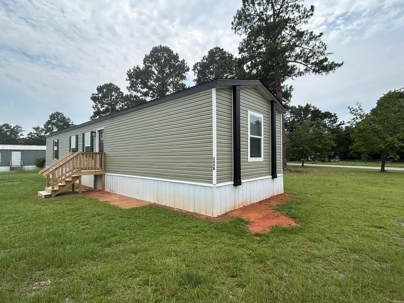 204B Sussex Dr - Photo 2 of 14