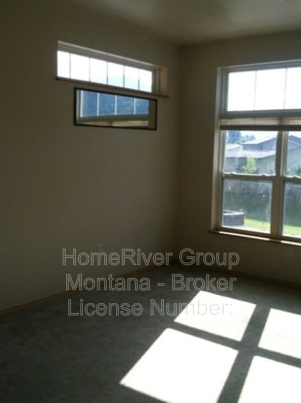 929 Discovery Way - Photo 2 of 12