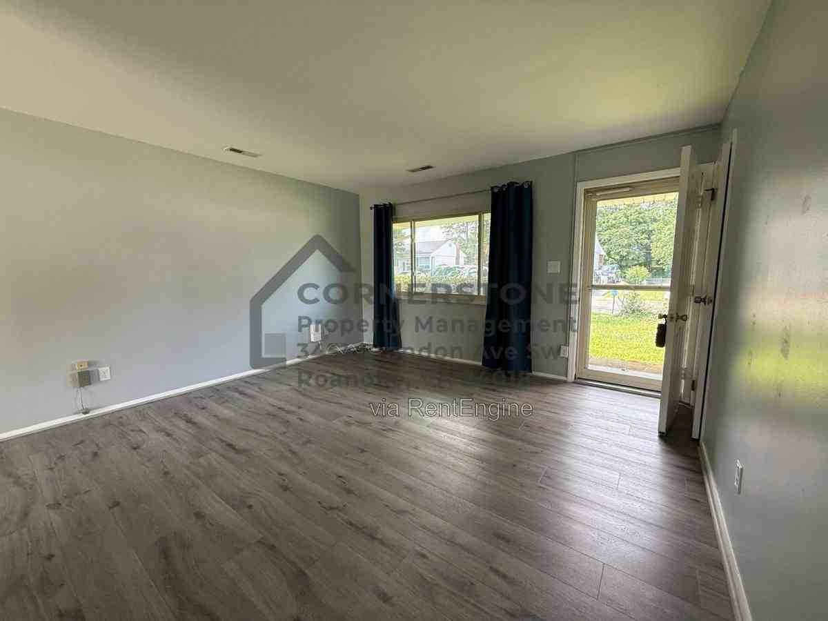 1446 Antrim St - Photo 2 of 10