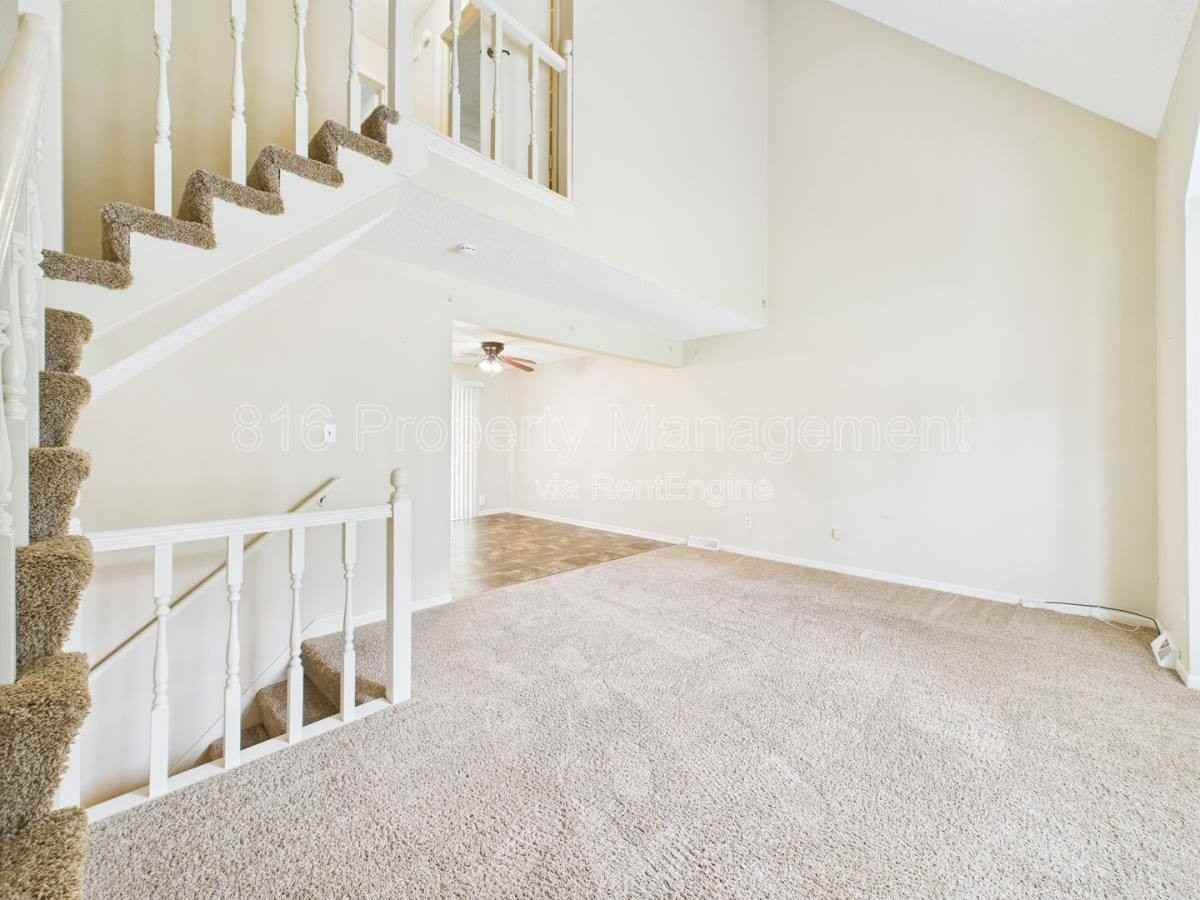 166 Sw Robin Rd - Photo 2 of 10