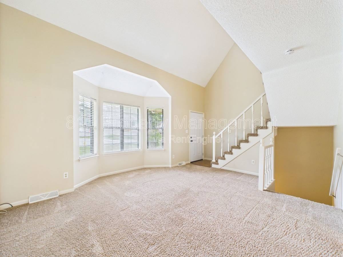166 Sw Robin Rd - Photo 3 of 10