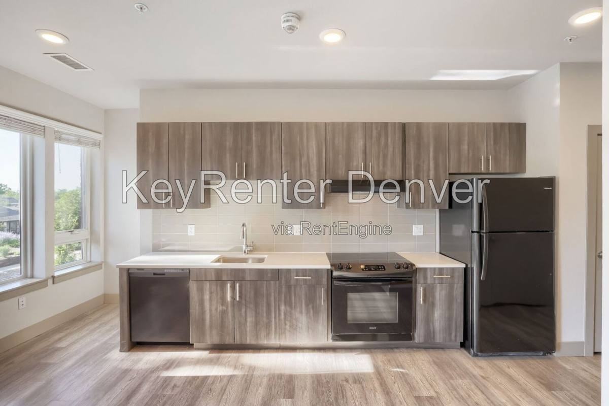 4923 King St #200 - Photo 2 of 10