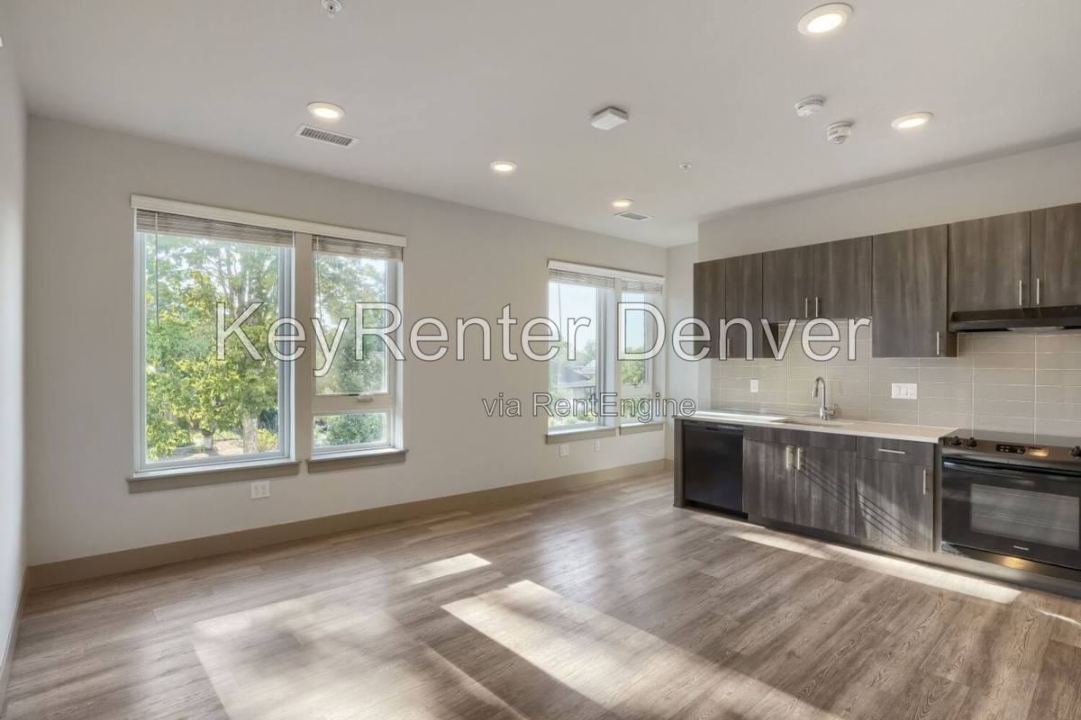 4923 King St #200 - Photo 5 of 10