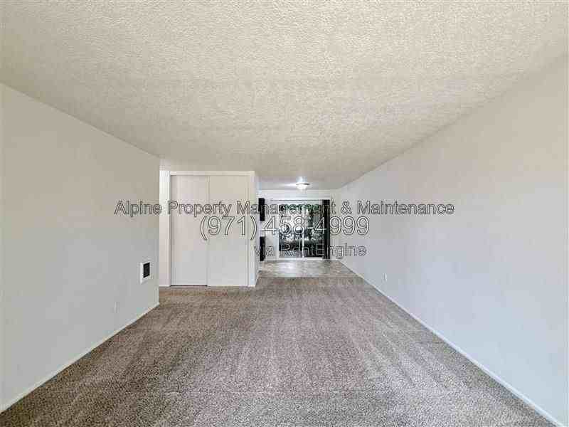 925 Nw Joy Ave #4 - Photo 2 of 10