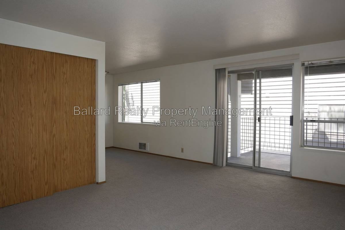 3232 21st Ave W #102 - Photo 4 of 16
