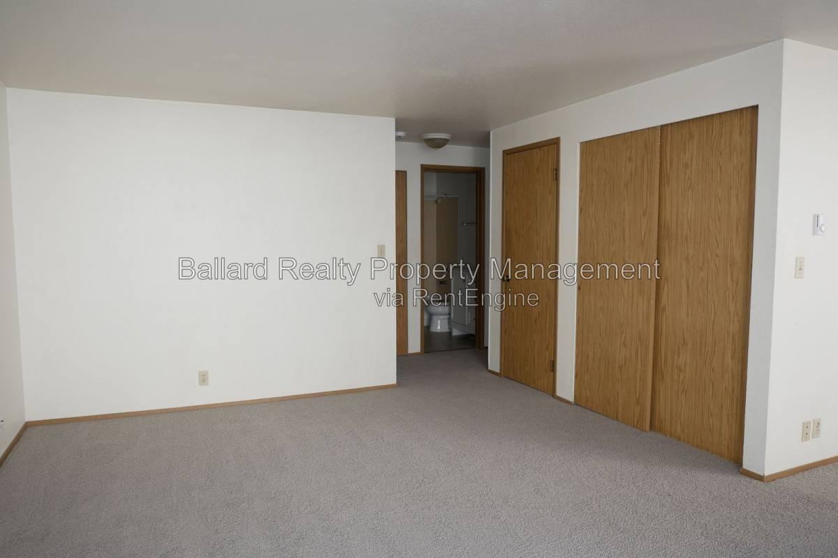 3232 21st Ave W #102 - Photo 5 of 16