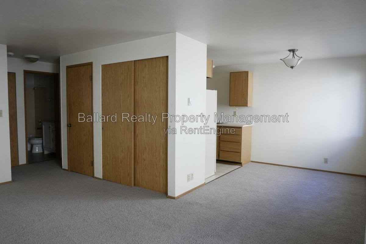 3232 21st Ave W #102 - Photo 6 of 16
