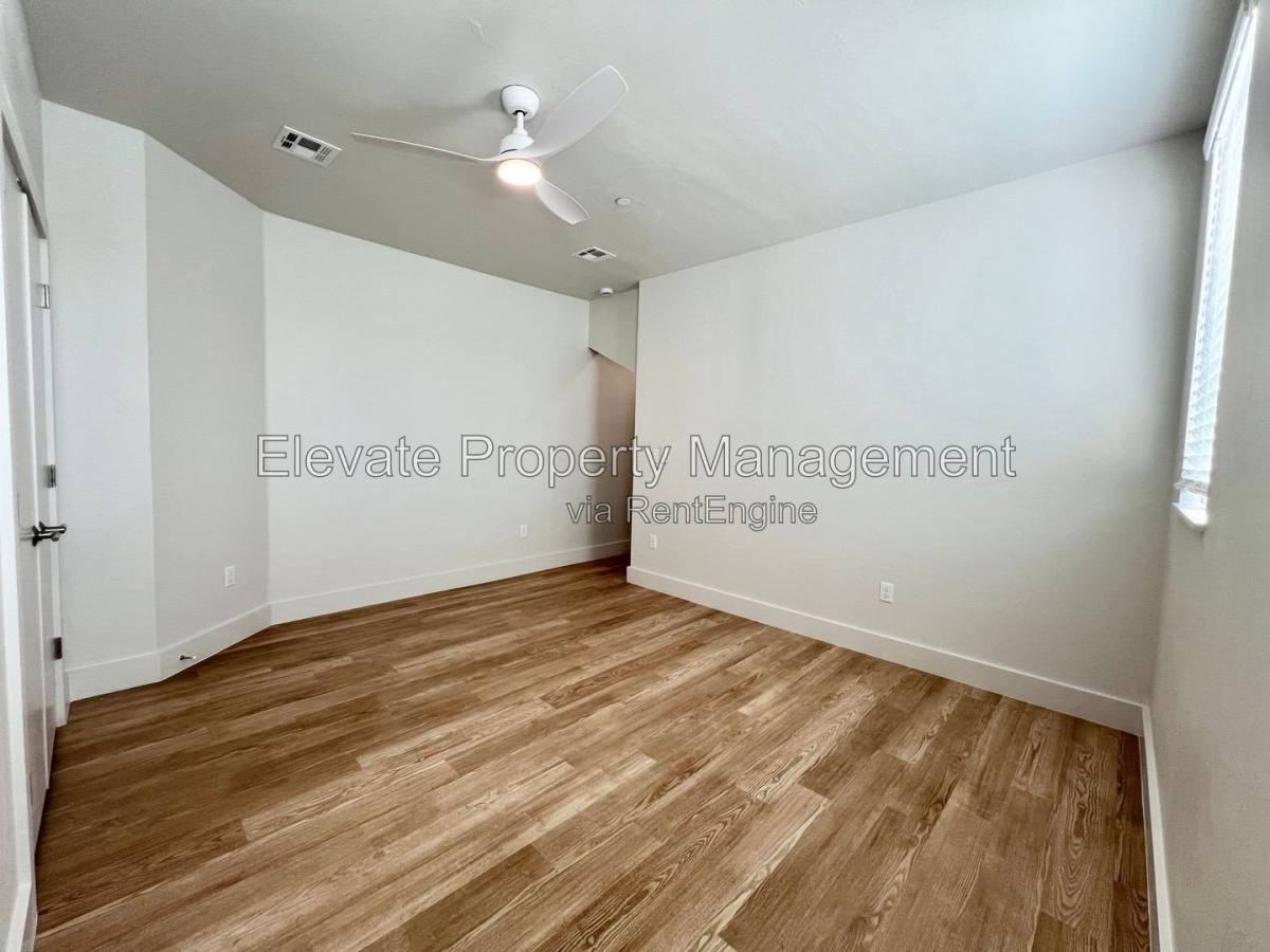 1701 Nw 12th St #4 - Photo 5 of 8
