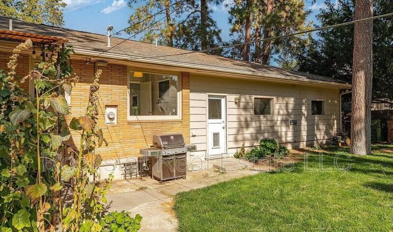 1110 E 28th Ave - Photo 3 of 33