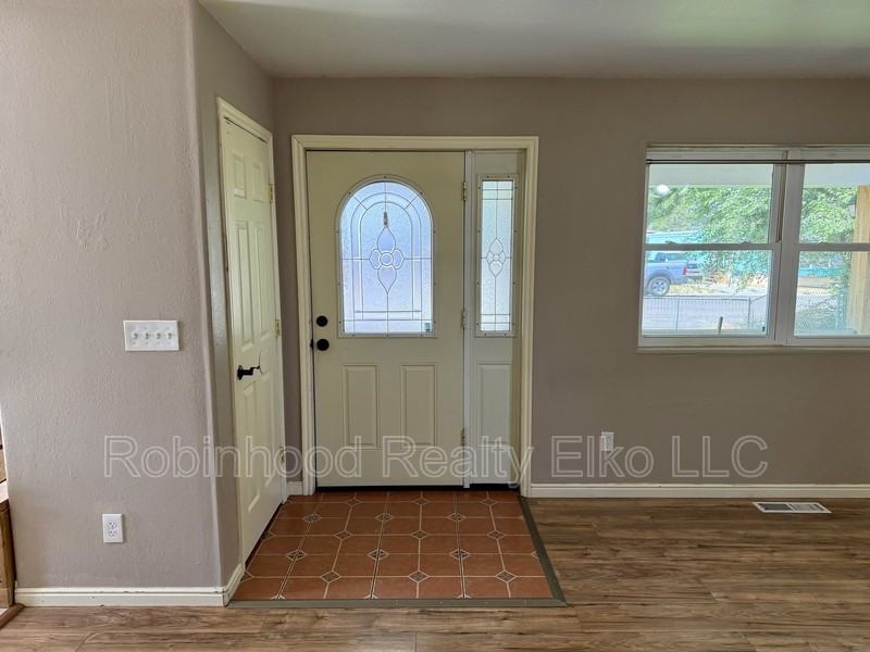 187 B St - Photo 4 of 35
