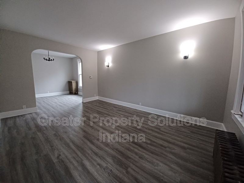 1719 Sheridan Avelower - Photo 2 of 6