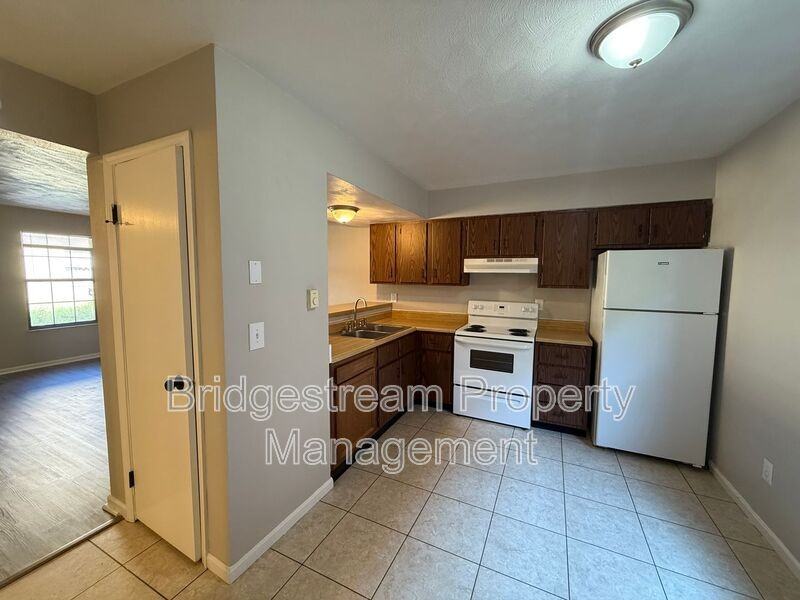 155 Forest St - Photo 4 of 10