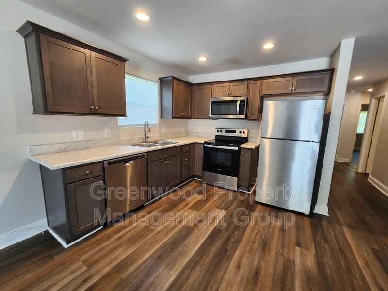 414 White Oak St #A - Photo 3 of 10