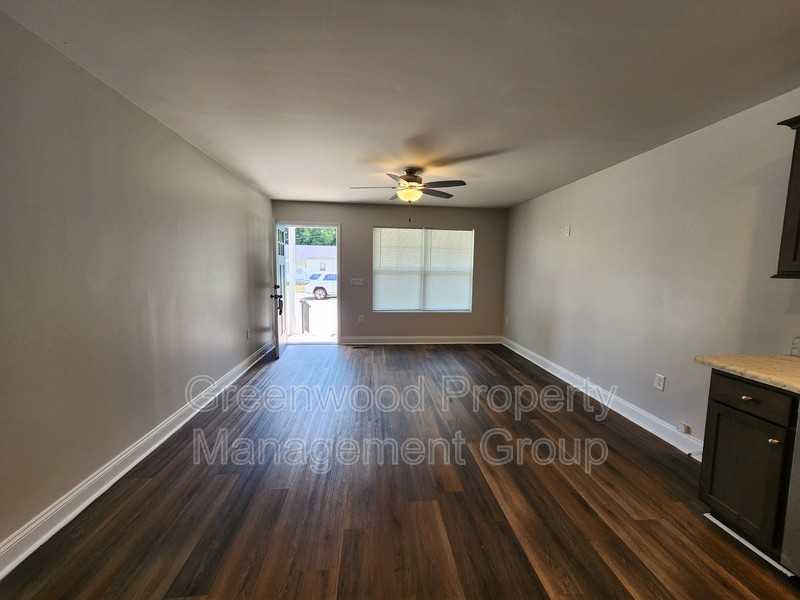 414 White Oak St #A - Photo 4 of 10