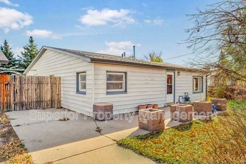 317 Lake Pl - Photo 2 of 20