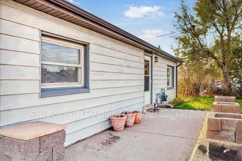 317 Lake Pl - Photo 3 of 20