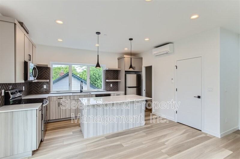 2135 Se 12th Ave - Photo 3 of 27