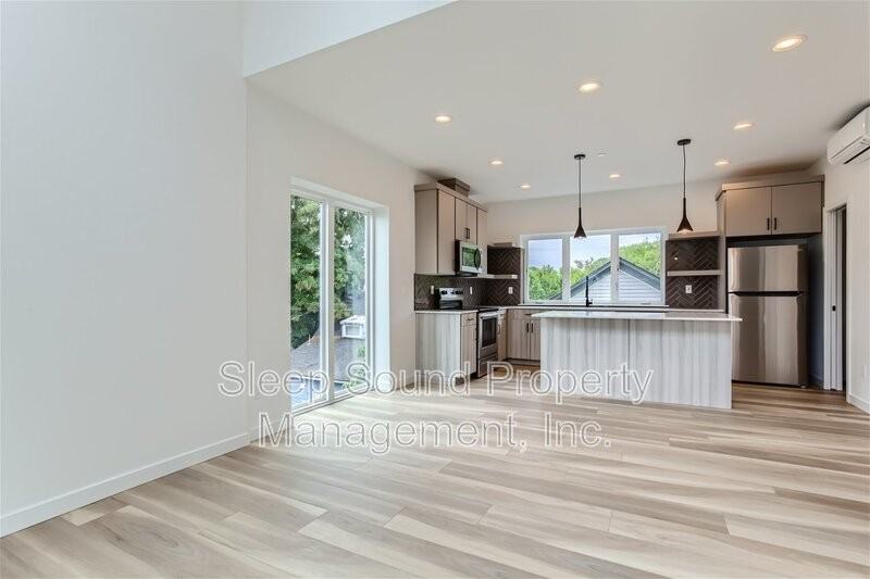 2135 Se 12th Ave - Photo 4 of 27