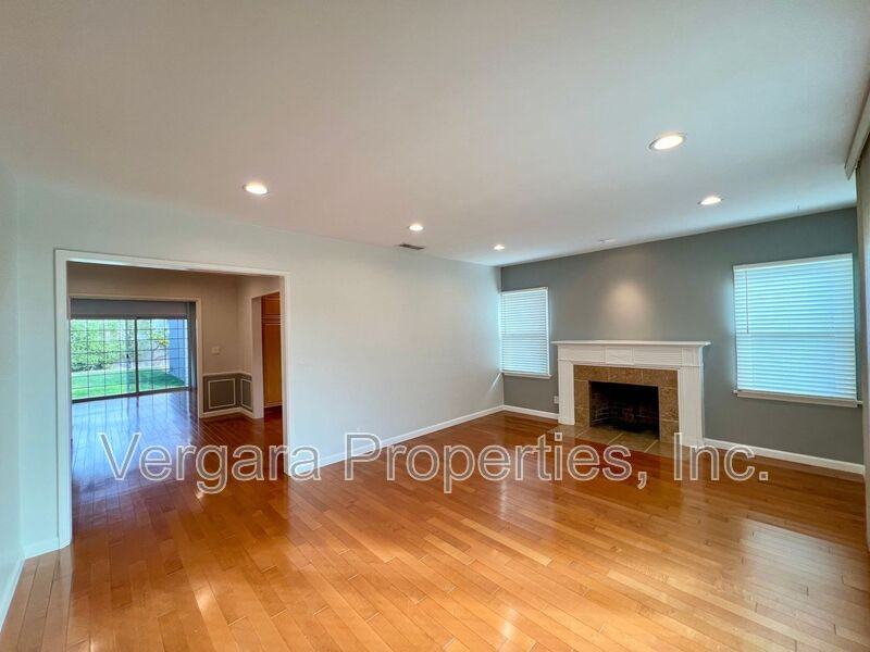 6531 W 85th St - Photo 3 of 39