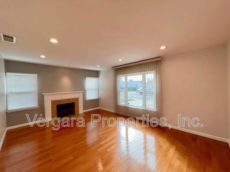 6531 W 85th St - Photo 4 of 39
