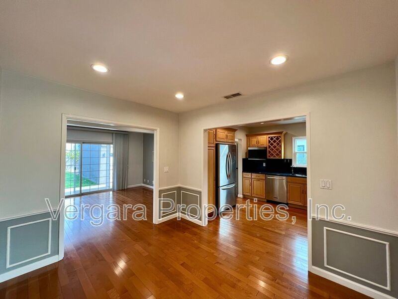 6531 W 85th St - Photo 5 of 39