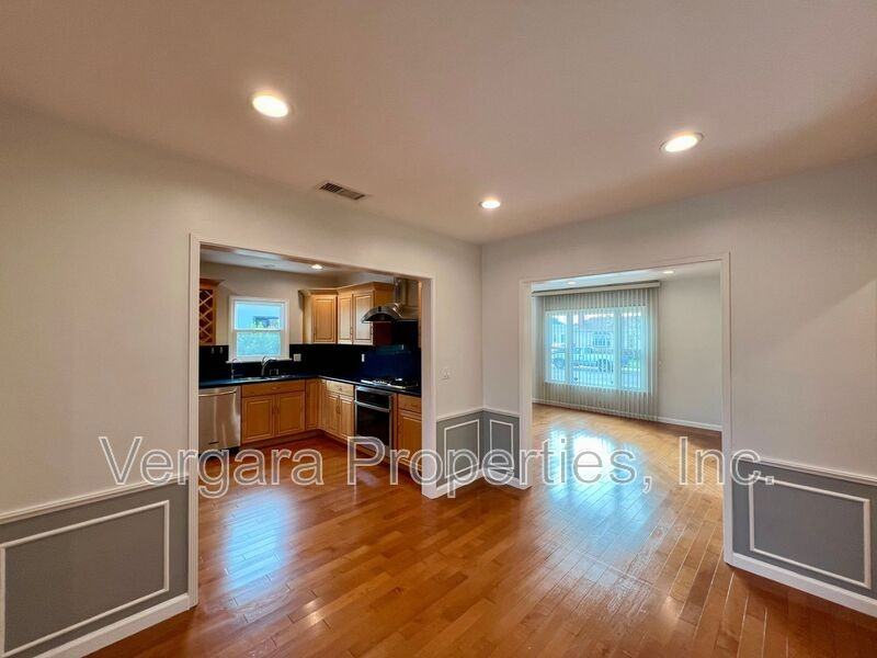 6531 W 85th St - Photo 6 of 39
