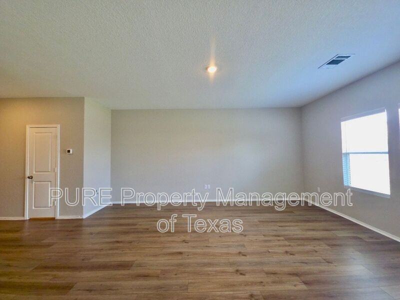 301 Freshwater Dr - Photo 4 of 26